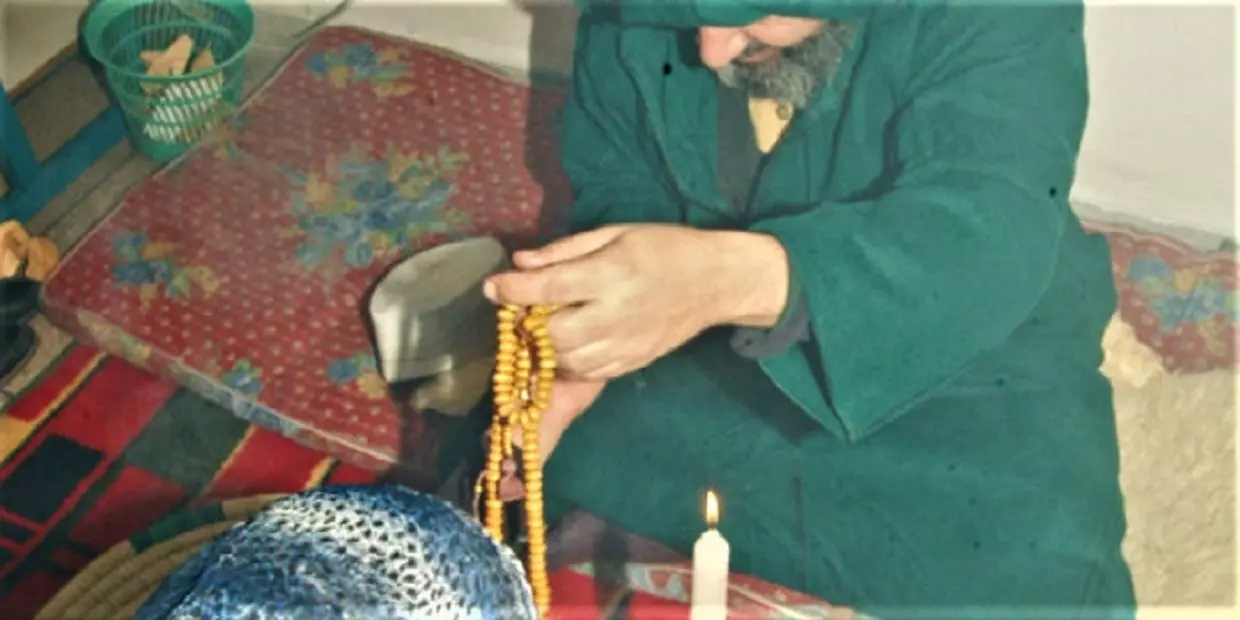 Béjaïa : La police fait tomber un charlatan en compagnie de 8 femmes