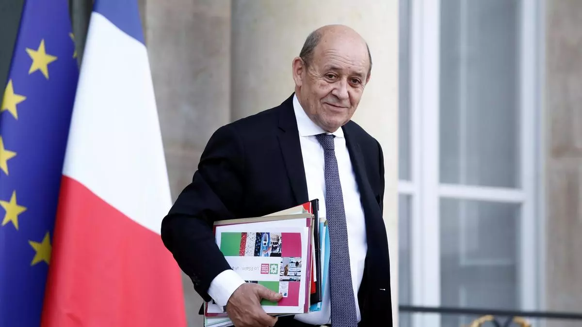 France : Interpellé sur la situation des libertés en Algérie, Le Drian réagit
