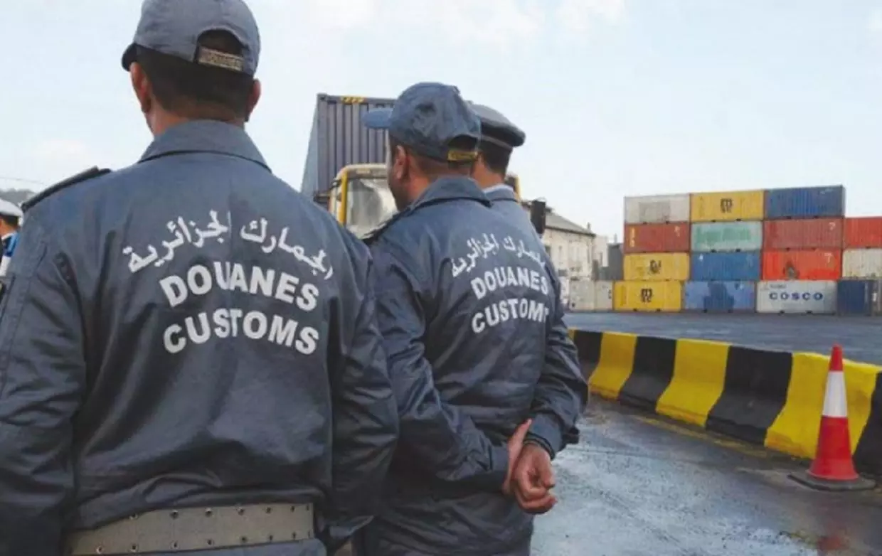 Tébessa : le vol de 17 motos fait tomber 8 douaniers