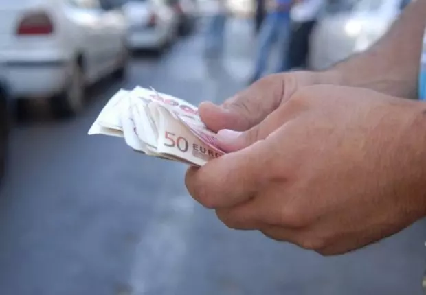 Devises Algérie : taux de change sur le marché parallèle et officiel