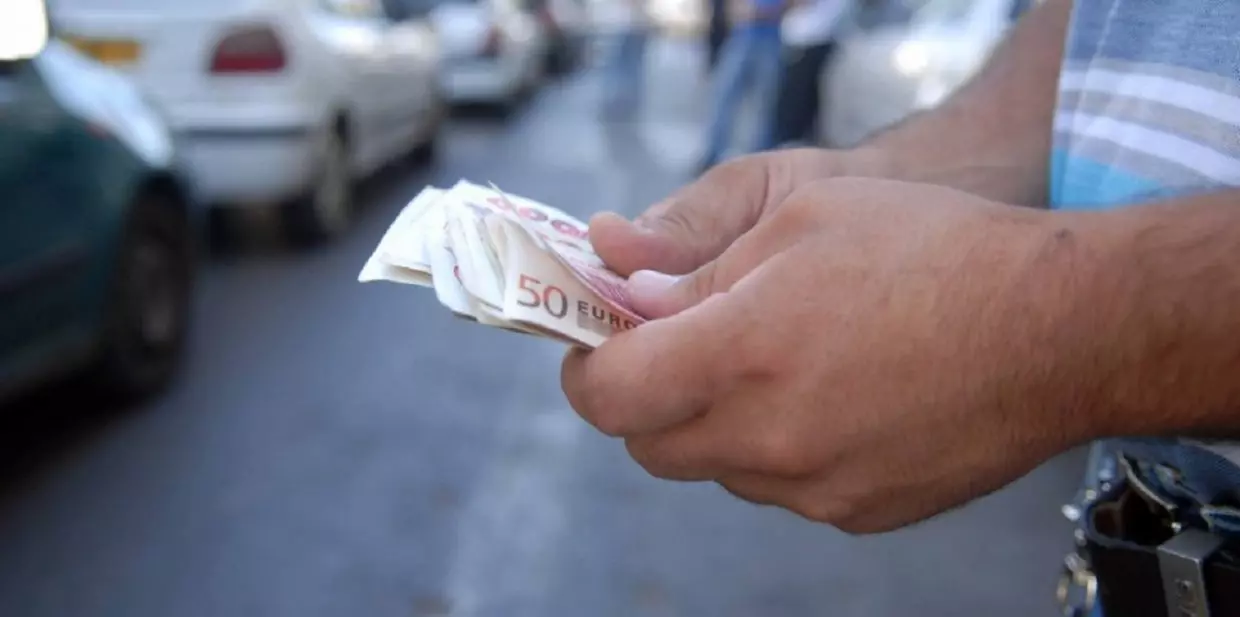 Devises Algérie : taux de change sur le marché parallèle et officiel