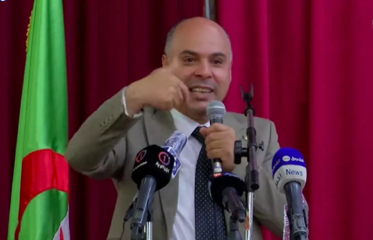 Belhadi estime que son discours sur les « Fraises » était « élégant »