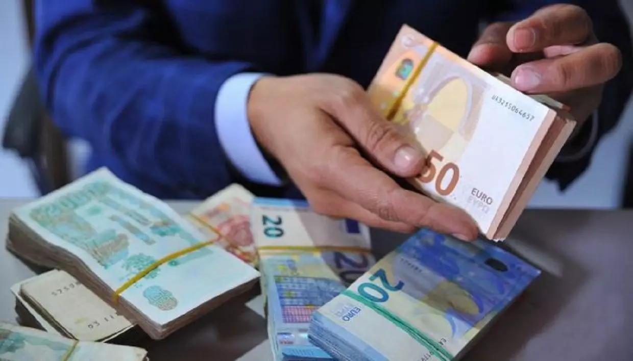 Le dinar face aux devises en banque et au marché noir ce 11 septembre