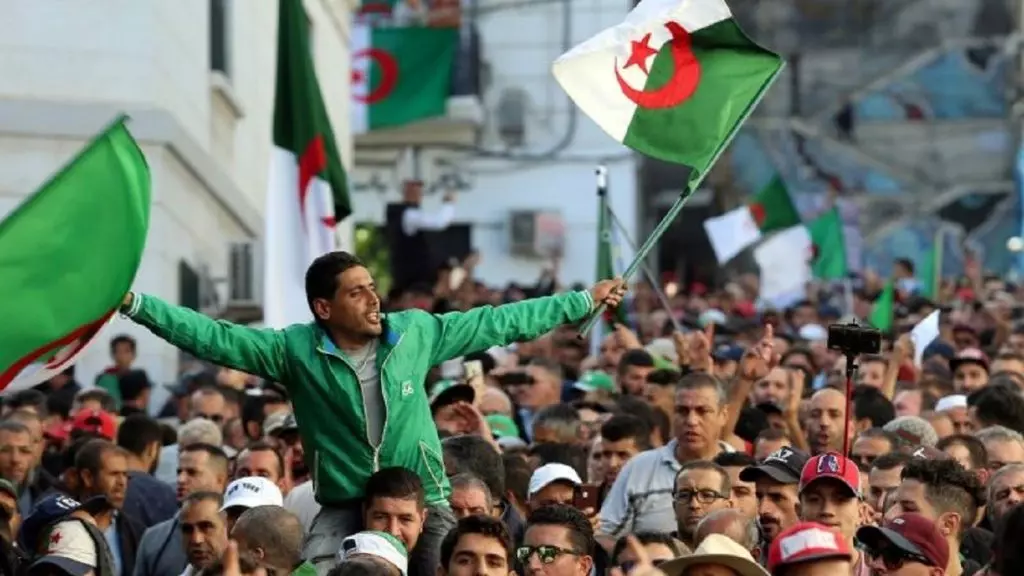 Hirak : des avocats déposent « une déclaration de manifestation »
