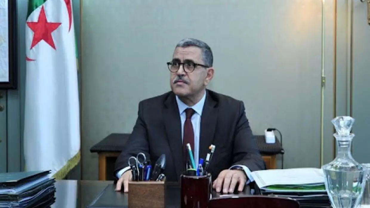 Corruption et bureaucratie : Djerad accuse l’ancien système