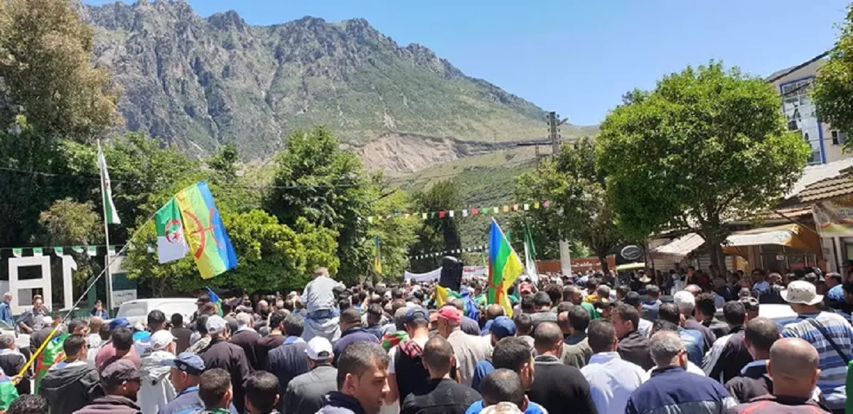 Kharrata : des citoyens marchent pour dénoncer la répression du Hirak