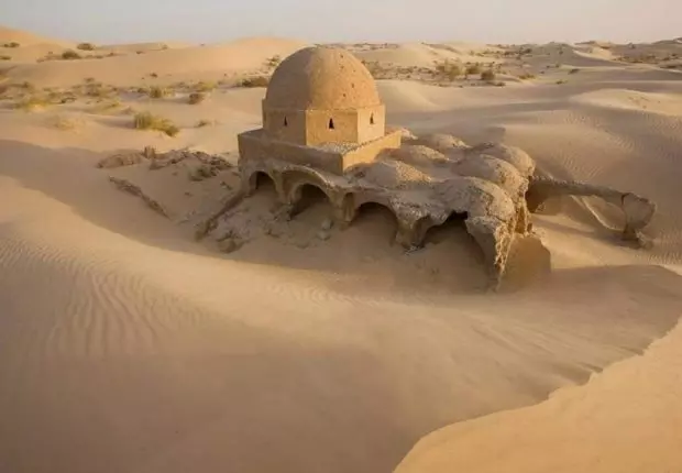 Mosquées révélées par des tempêtes de sable: la véracité des images contestées