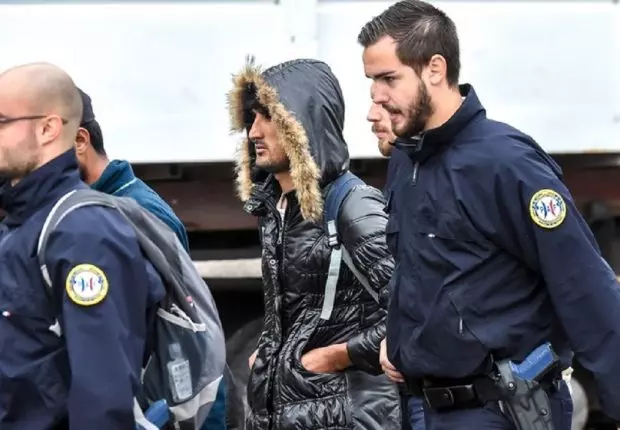 France : les expulsions et les retraits de titres de séjour se confirment