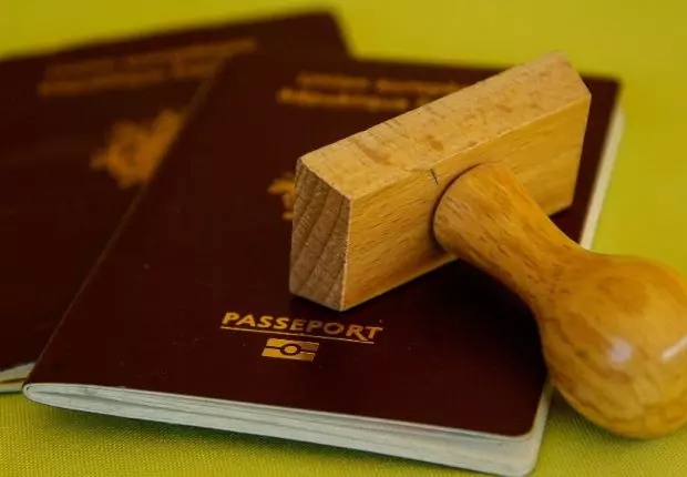 Un Algérien trafiquant de faux passeports arrêté en Grèce