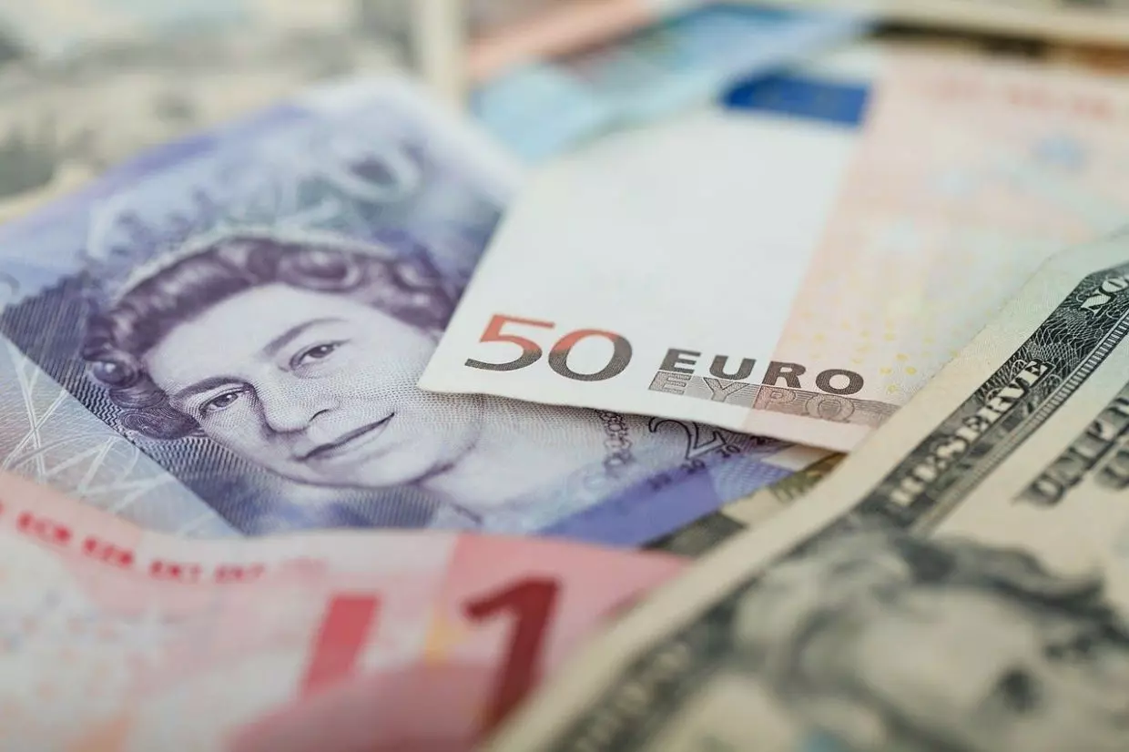 Euro – Dollar : taux de change du Dinar face aux principales devises