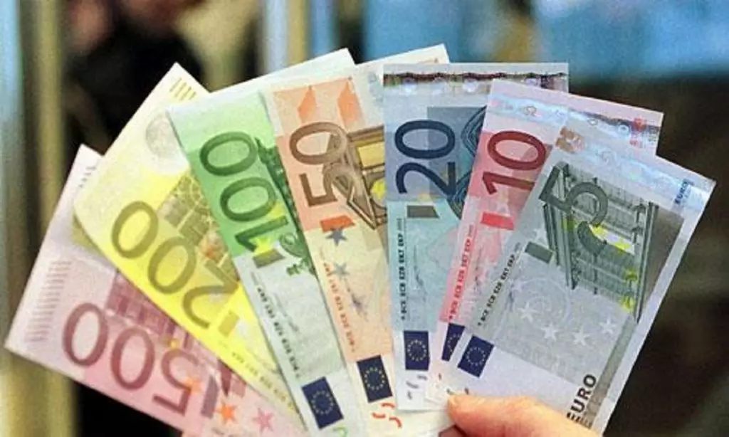 Devises Algérie : taux de change du Dinar face à l’Euro et au Dollar