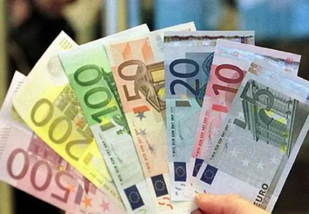 Devises Algérie : taux de change du Dinar face à l’Euro et au Dollar