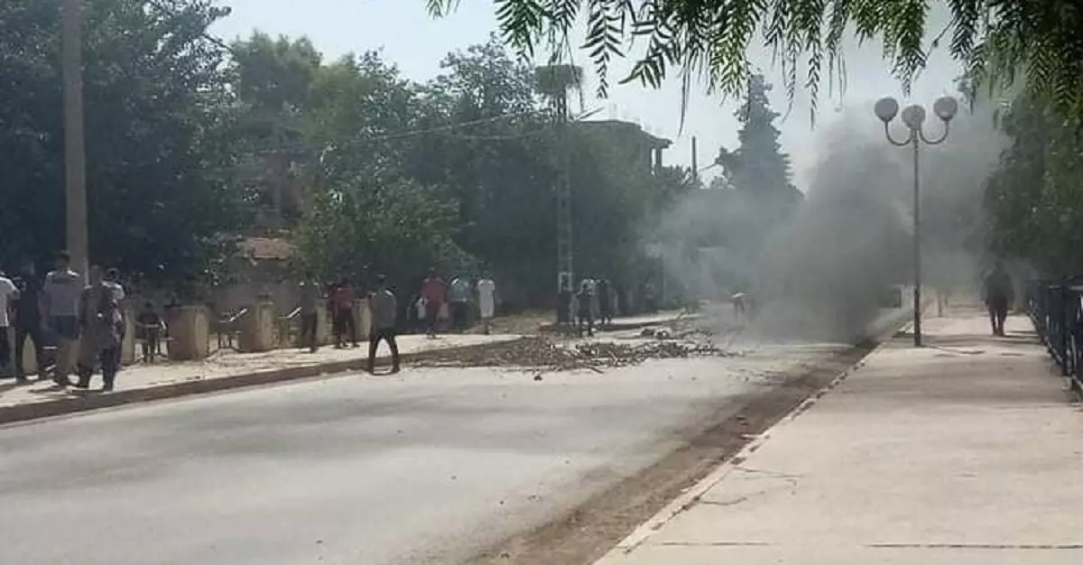 Législatives : Echauffourées entre policiers et manifestants à Bouira