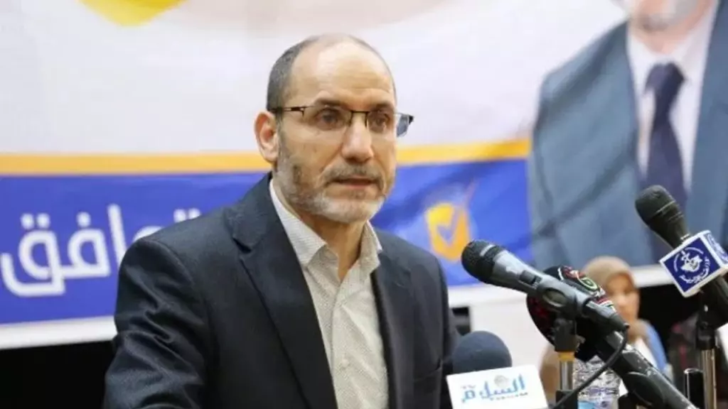 Makri rectifie son tir et fixe les conditions pour participer au gouvernement