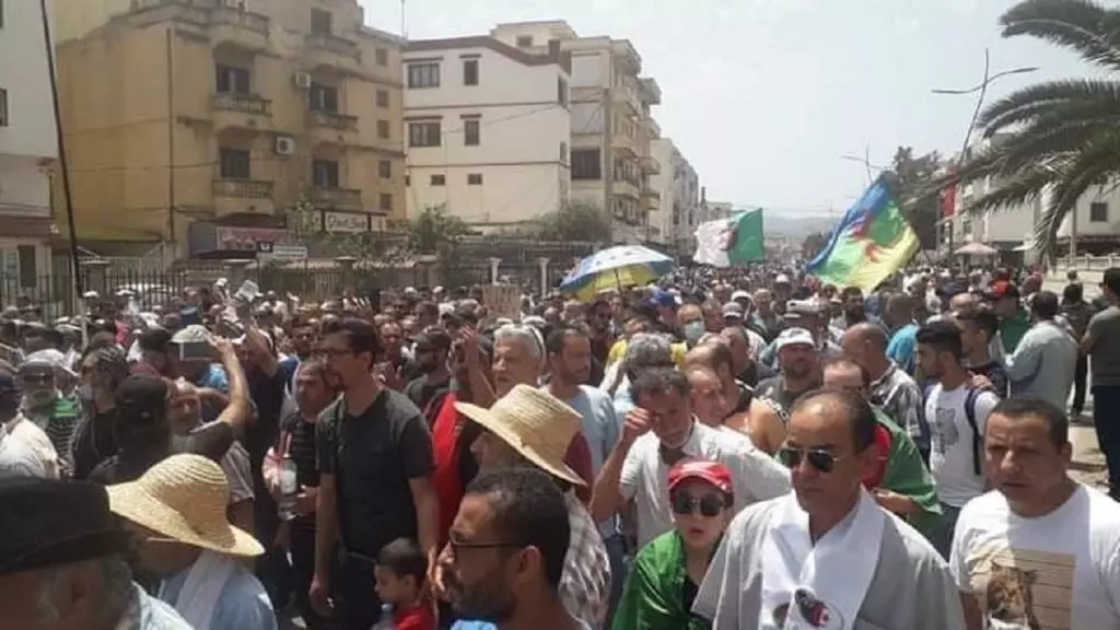 Hirak : forte mobilisation des citoyens à Bejaïa en ce 124ᵉ vendredi
