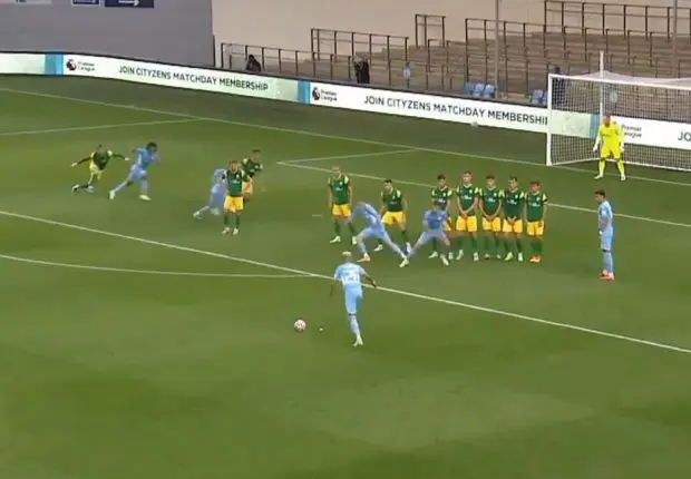 VIDEO. Mahrez marque son retour avec un magnifique but sur coup franc