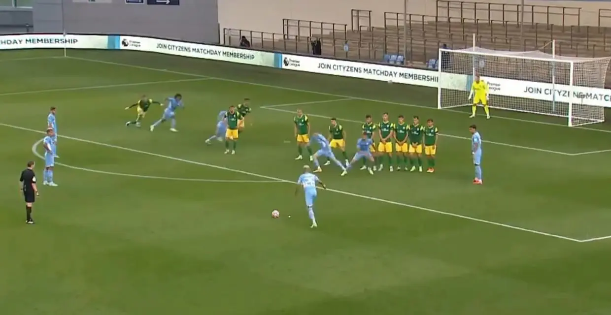 VIDEO. Mahrez marque son retour avec un magnifique but sur coup franc