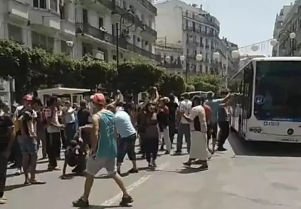 Fête de l’indépendance : une marche empêchée à Alger