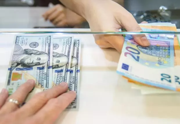 Devises Algérie : taux de change du Dinar face à l’Euro et au Dollar
