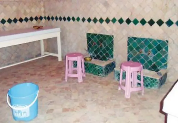 Covid-19 en Algérie : 15 femmes arrêtées dans un hammam à Tebessa