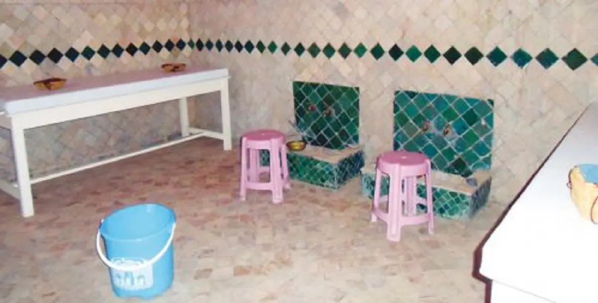 Covid-19 en Algérie : 15 femmes arrêtées dans un hammam à Tebessa