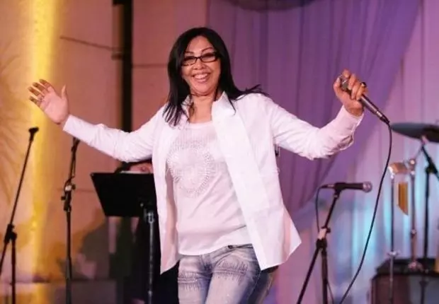 Quand Cheba Zahouania suscite la colère des voyageurs Algériens à paris