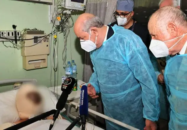 Feux de forêts : Tebboune et Chengriha rendent visite aux blessés