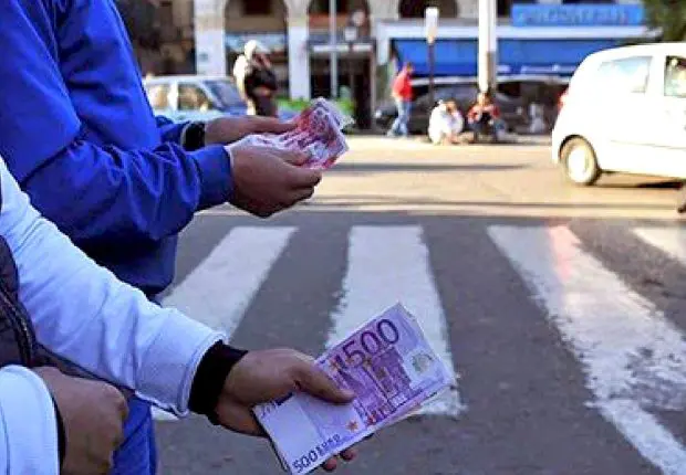 Devise en Algérie : début d’une flambée sur le marché parallèle ?