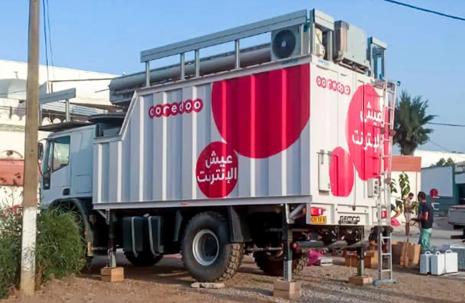 Ooredoo : intervention des équipes réseau dans les zones incendiées