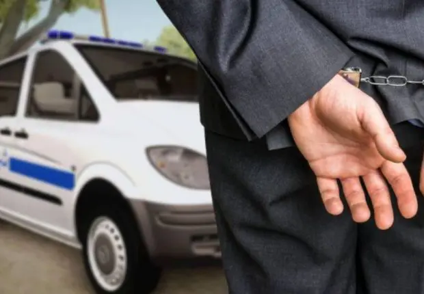La police fait tomber 3 cadres de l’Etat à Alger