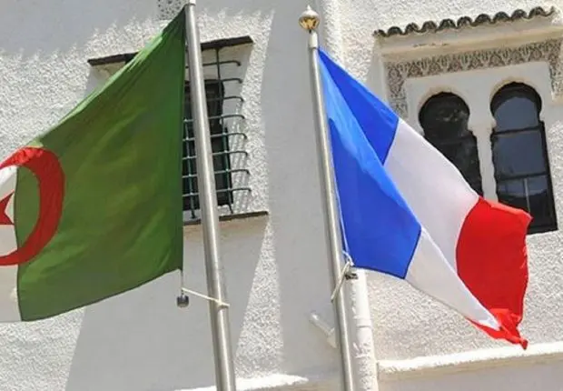 Visas réduits à 50 % : l’Algérie réagit à la décision de la France