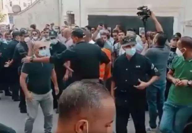 Crise au FLN : Bâadji contre-attaque sur le terrain