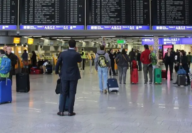 Allemagne : des familles Algériennes bloquées à Francfort