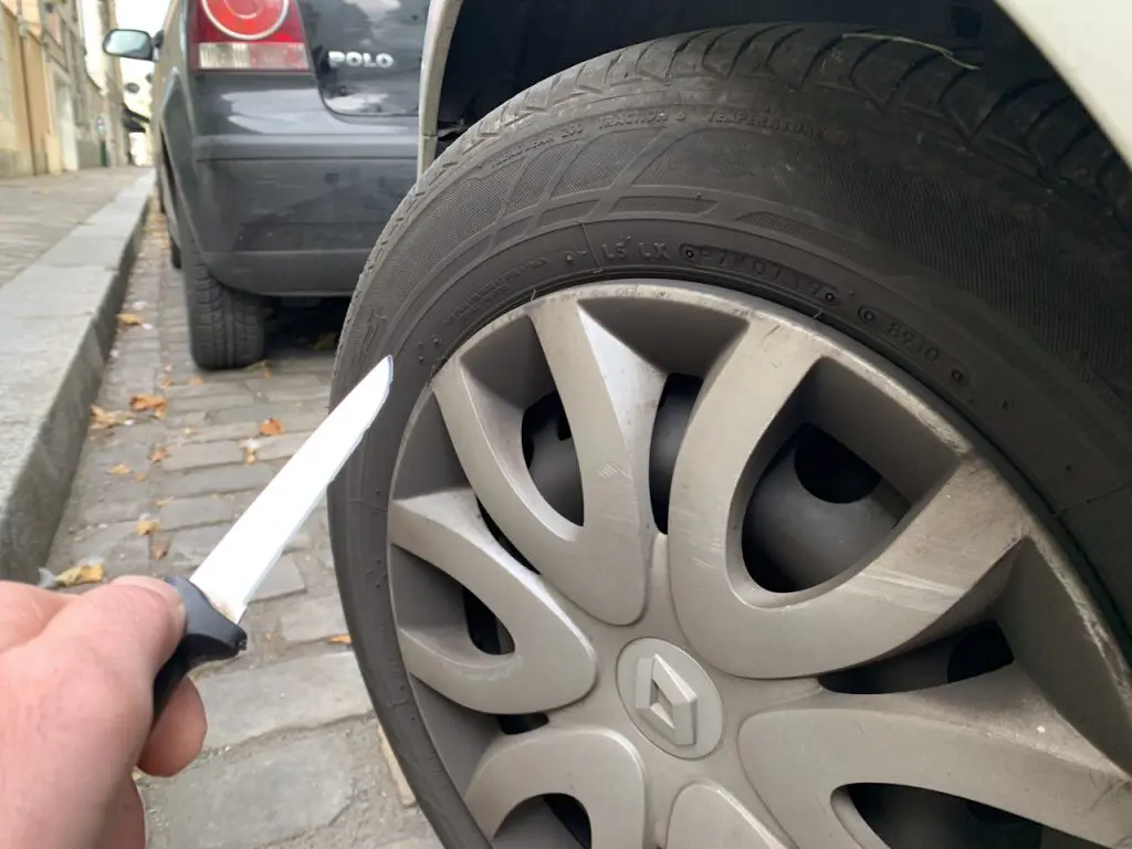 France : un Algérien « creveur de pneus en série » devant la justice