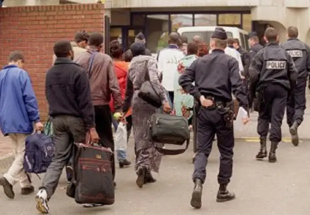 France : vers l’expulsion de près de 8000 sans-papiers Algériens