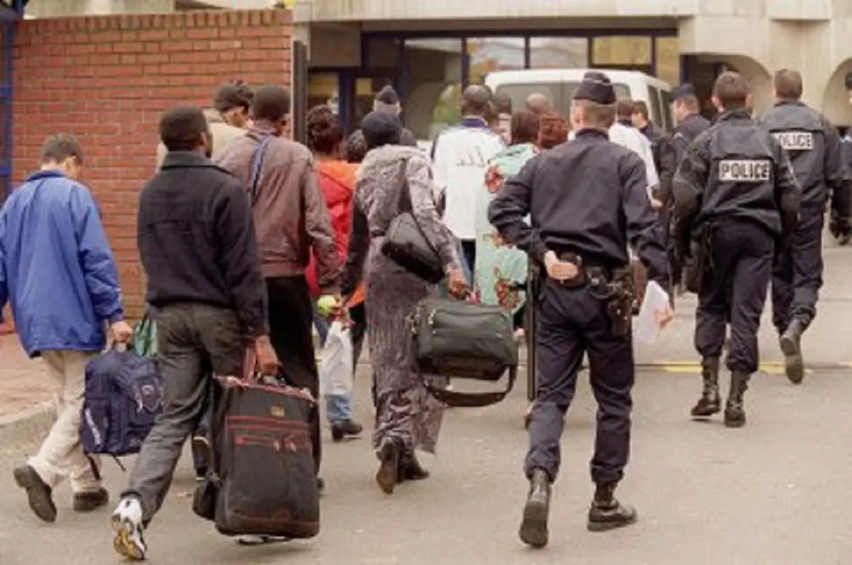 France : vers l’expulsion de près de 8000 sans-papiers Algériens
