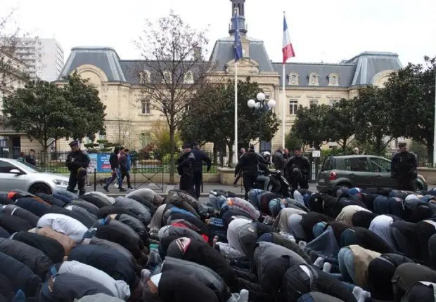 France : les prières de rue suscitent encore polémique