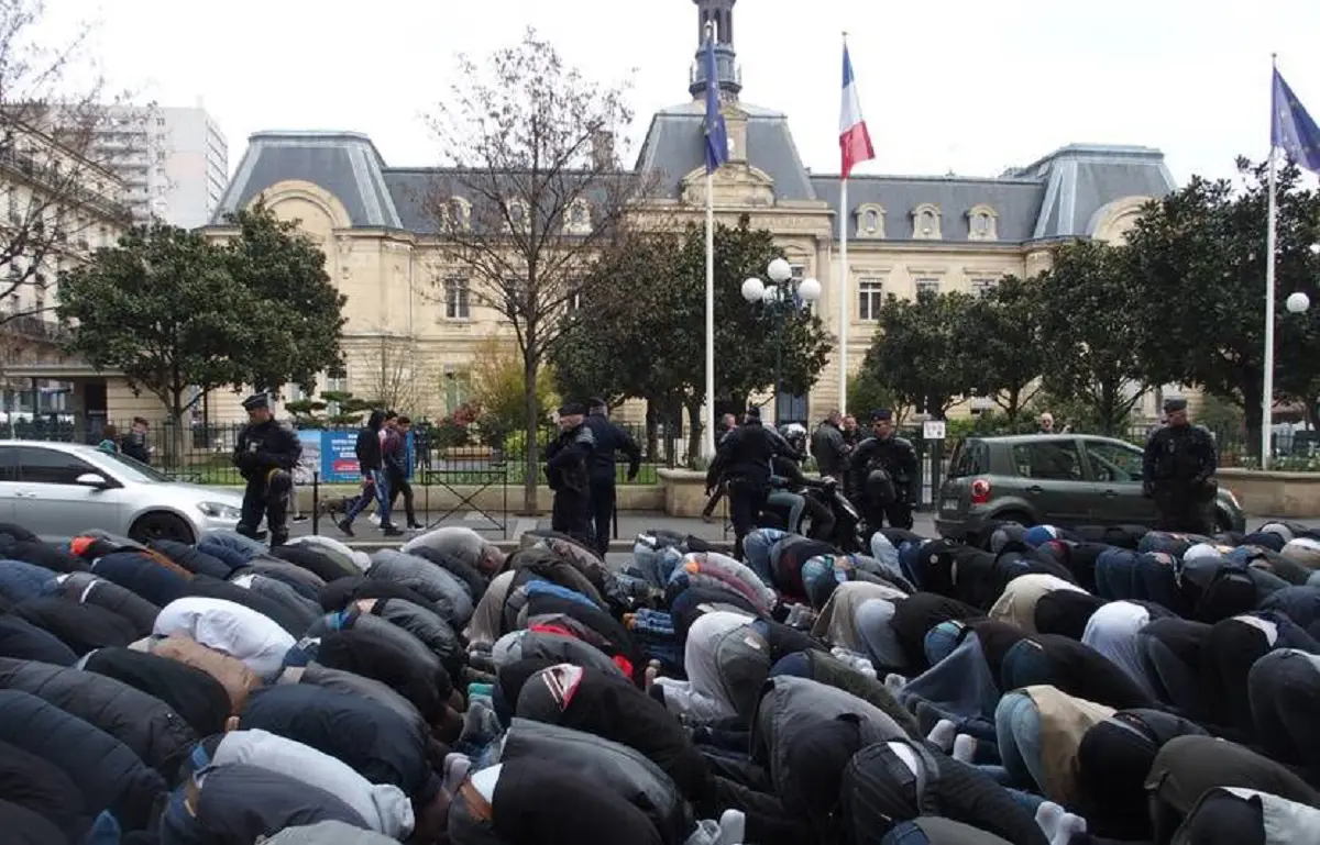 France : les prières de rue suscitent encore polémique