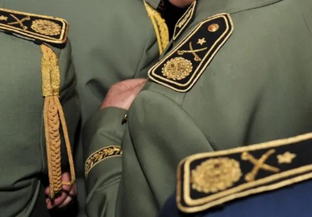 MDN : 2 généraux-majors limogés par Tebboune