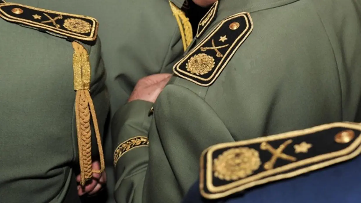 MDN : 2 généraux-majors limogés par Tebboune