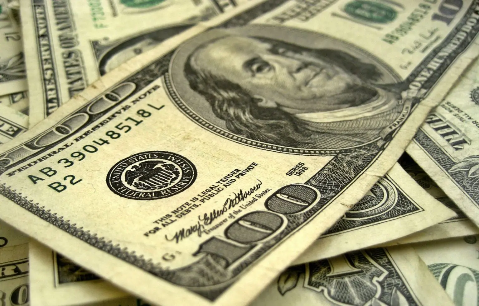Devises : énième baisse record du Dinar face au Dollar Américain