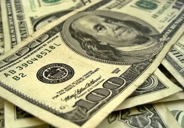 Devises : énième baisse record du Dinar face au Dollar Américain