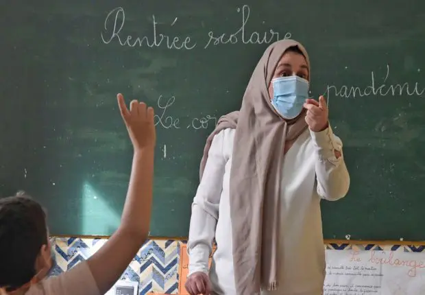 Éducation : le volume horaire et le déroulement des cours dévoilés