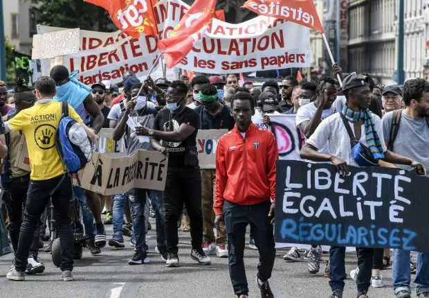 France : les sans-papiers montent au créneau