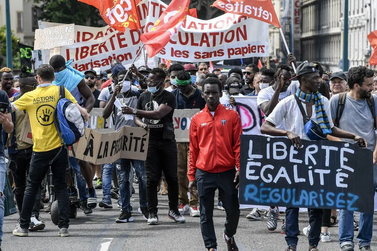 France : les sans-papiers montent au créneau