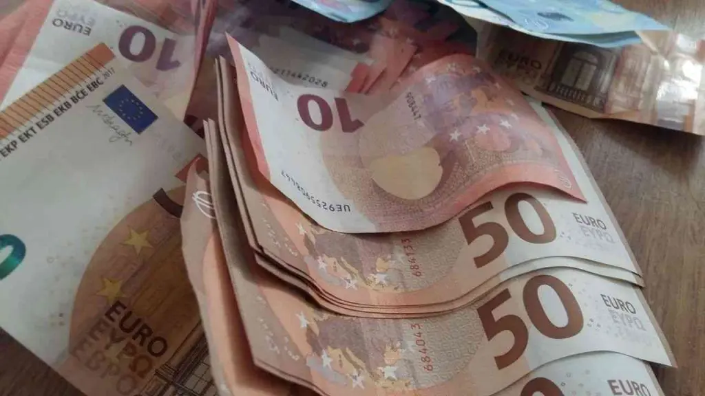Le dinar face aux devises en banque et au marché noir ce 10 juillet