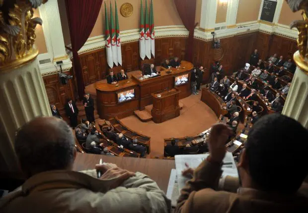 Le Sénat répond à Macron : « L’Algérie ne sort pas du néant »