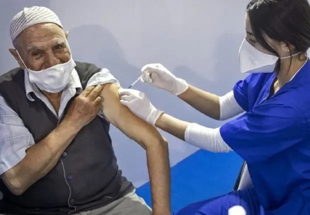 Vaccination anti-covid en Algérie : une 3e dose contre la 4e vague