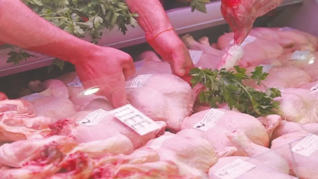 Pourquoi le prix du poulet risque encore de flamber ?