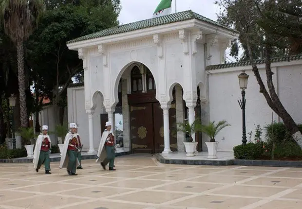 Propos de Macron : l’Algérie « remet » la France à sa place